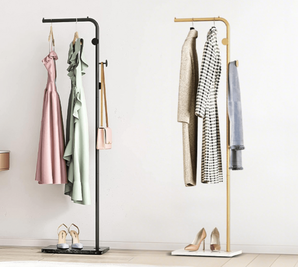Kleiderständer in Schwarz und Gold